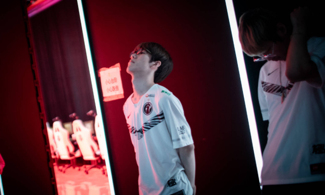 信息披露不 信息披露不