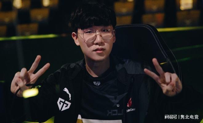 捧杯狂欢时 捧杯狂欢时