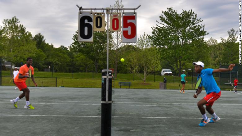 球场上的双 球场上的双