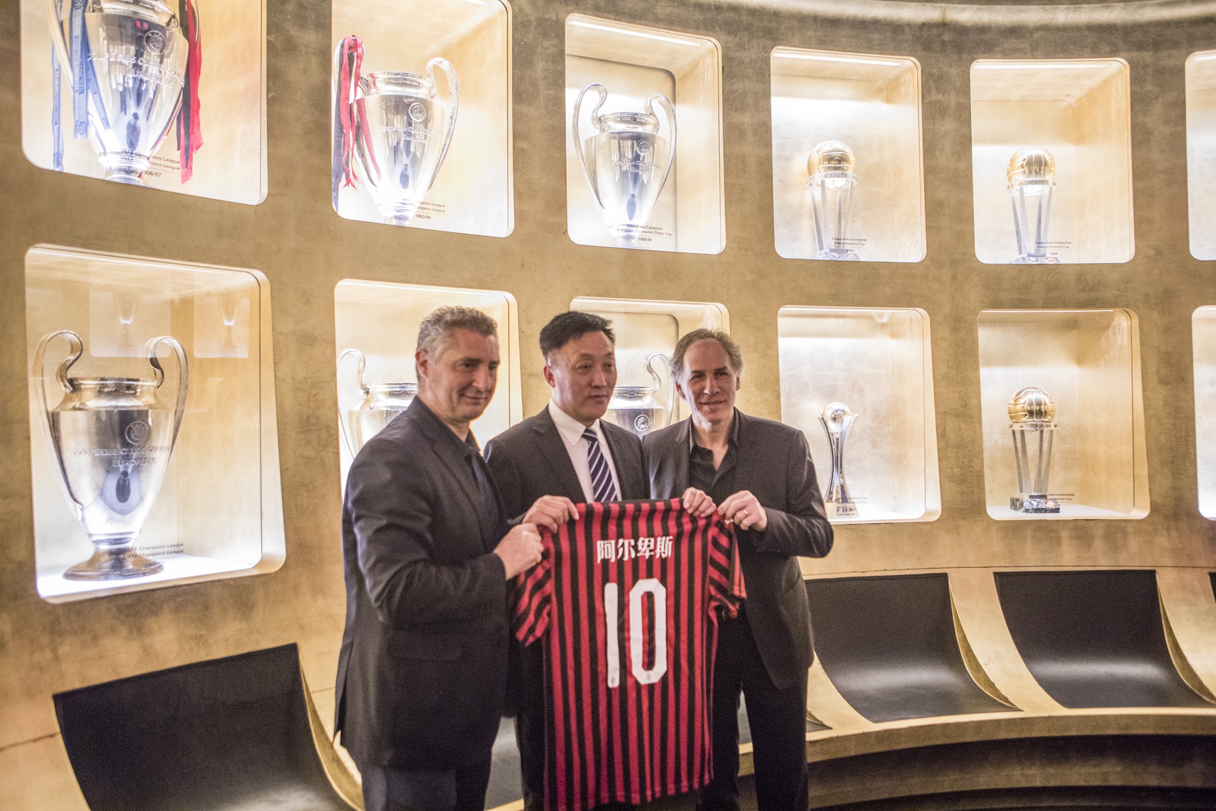 中场以高覆 中场以高覆